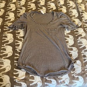 🤩Cap sleeved striped shirt with a front pocket